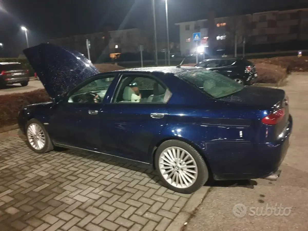 Usata Alfa Romeo 166 150 CV (110 kW) 2004 Bluazzurro Berlina