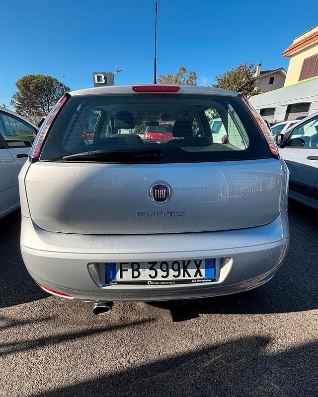 Usata Fiat Punto Lounge 85 CV (62 kW) 2015 Argento Berlina