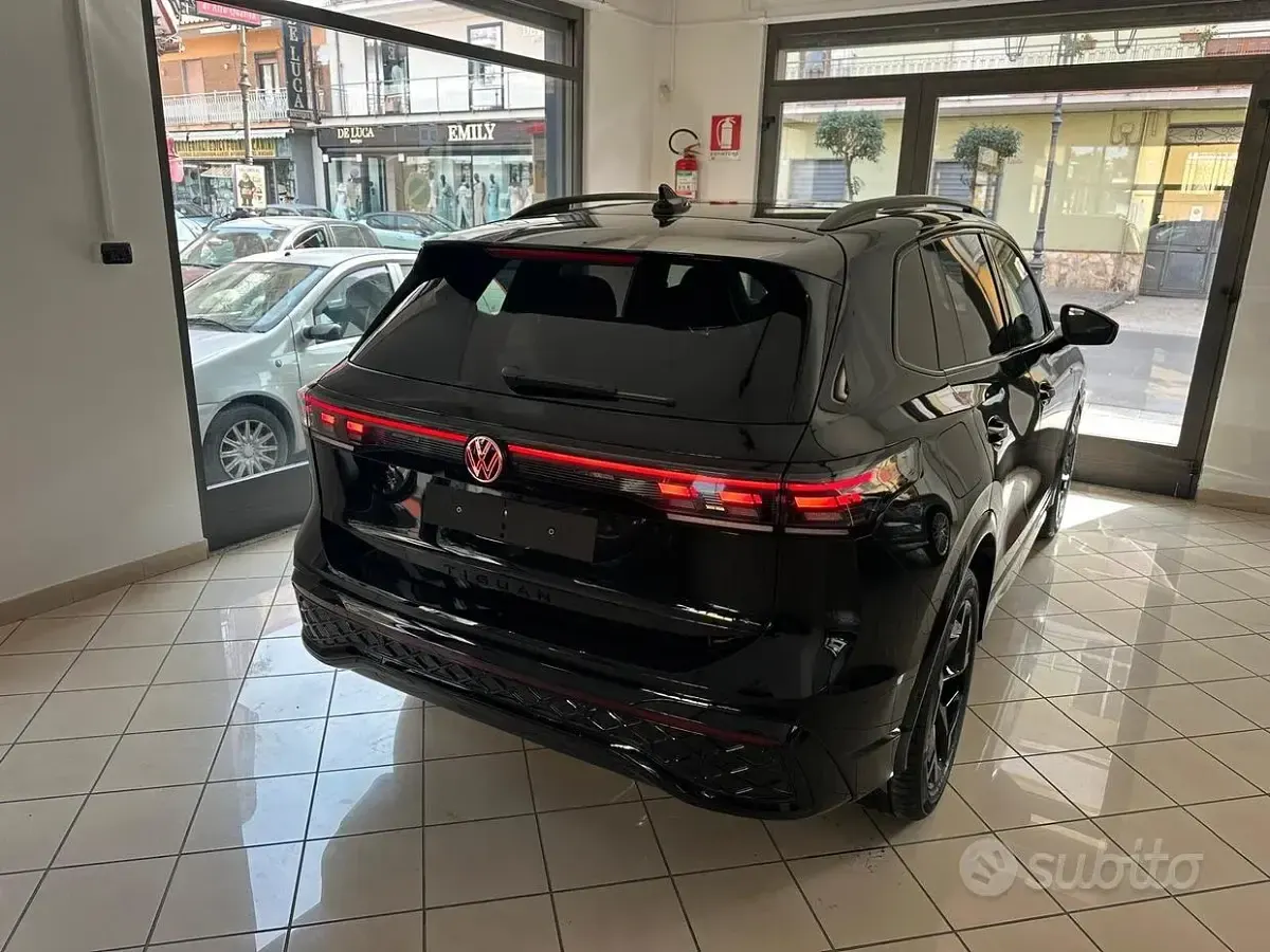 Nuova VW Tiguan R-line 150 CV (110 kW) 2026 Nero SUV