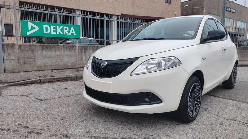 Usata Lancia Ypsilon S 69 CV (50 kW) 2024 Bianco Utilitaria