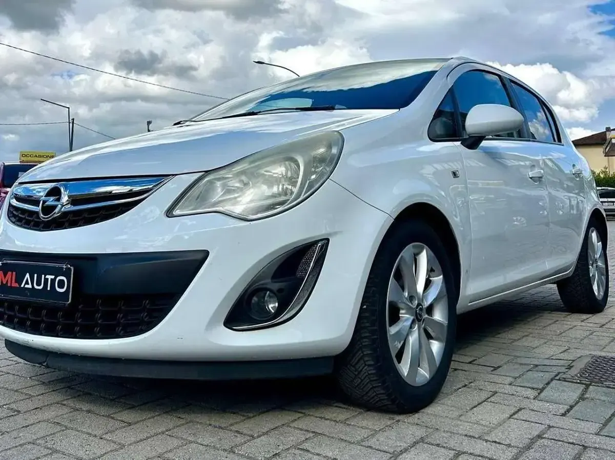 Usata Opel Corsa 86 CV (63 kW) 2013 Bianco Utilitaria
