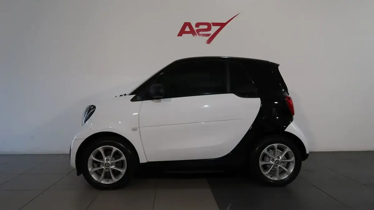 Usata Smart ForTwo Electric Drive Passion 60 kW (82 CV) 2021 Bianco Utilitaria