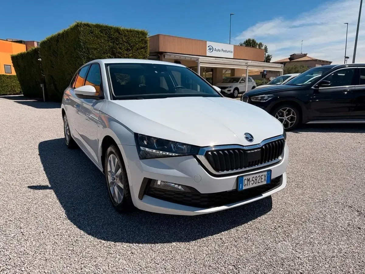 Usata Skoda Scala Ambition 110 CV (80 kW) 2022 Bianco Utilitaria