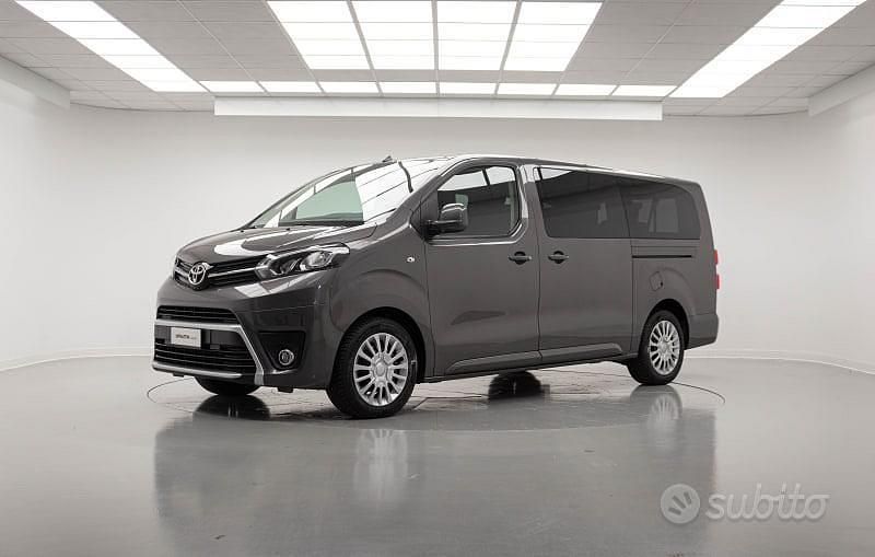 Dark grey [evl] Usata 2022 Toyota Proace Verso Lounge Station wagon | 28.790 € (Ottimo prezzo) - Immagine 1/4