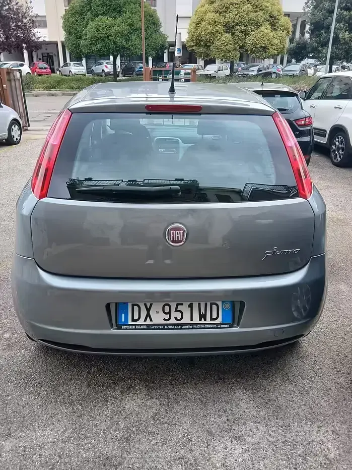 Usata Fiat Grande Punto Active 77 CV (56 kW) 2009 Grigio Utilitaria