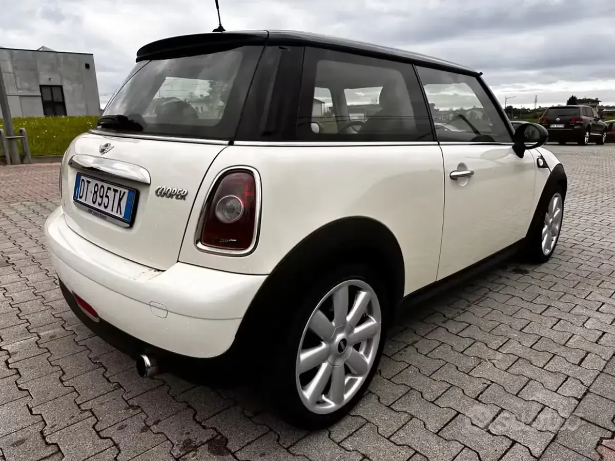 Begagnad Mini Cooper Coupé 120 HK (88 kW) 2008 Vit Sportkupé