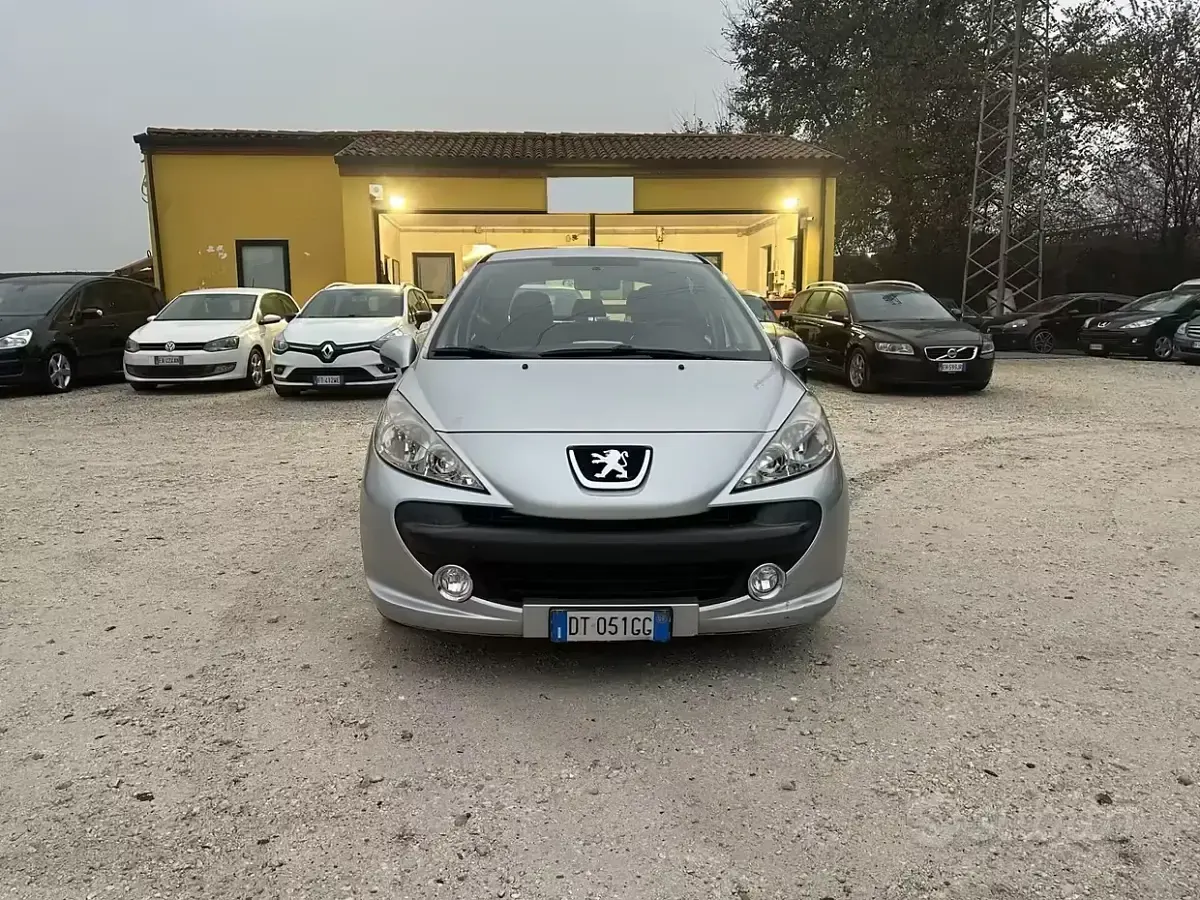 Usata Peugeot 207 75 CV (55 kW) 2009 Nero Utilitaria