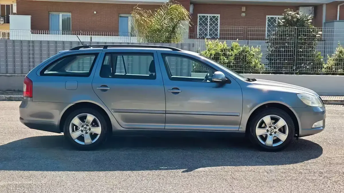 Usata Skoda Octavia Elegance 105 CV (77 kW) 2013 Grigio Station wagon