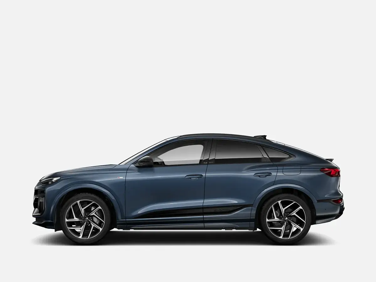 Nuova Audi Q6 Sportback e-tron S-Line 100 kW (136 CV) 2025 Blu plasma metallizzato SUV