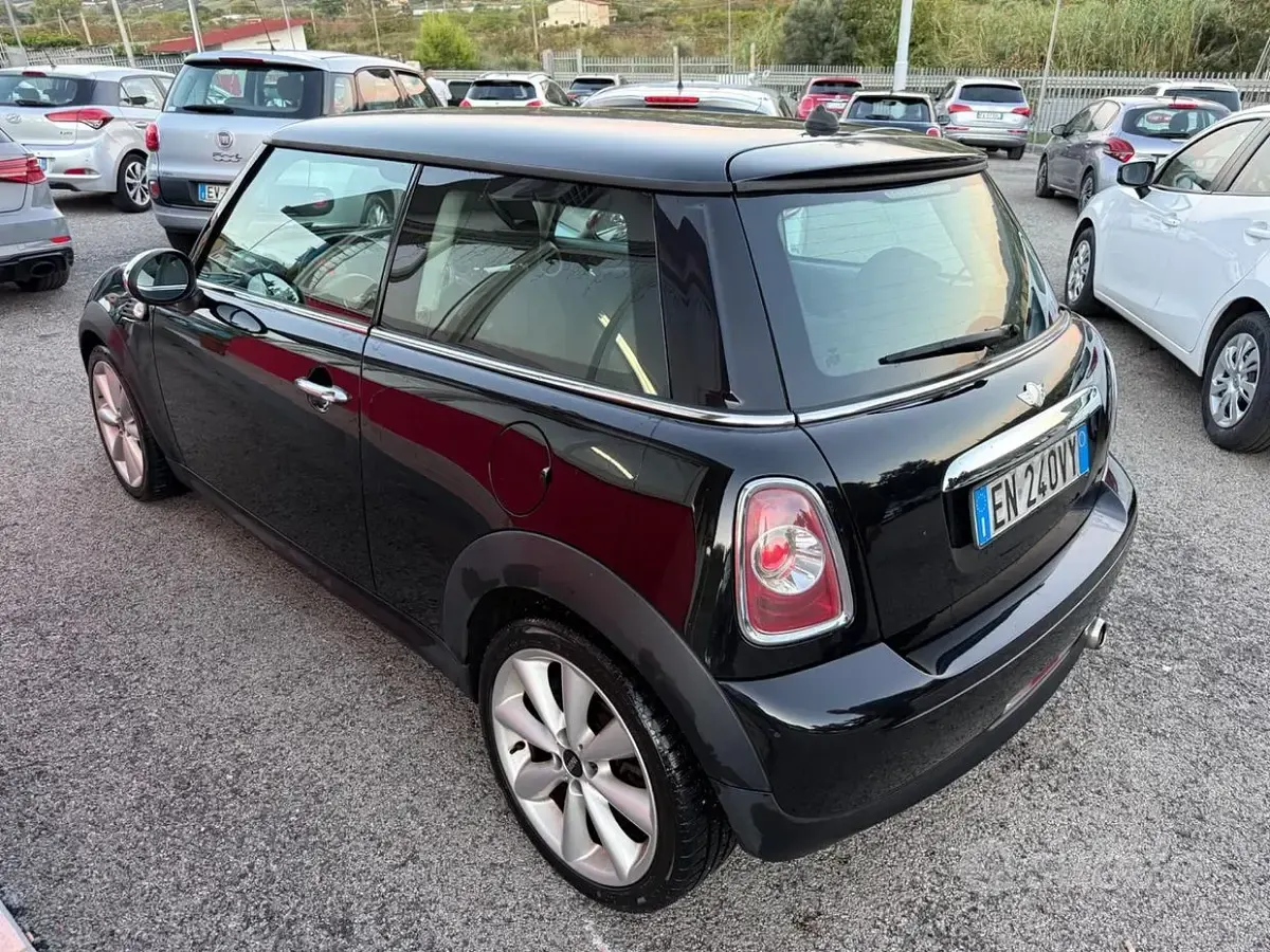 Usata Mini Cooper D 112 CV (82 kW) 2013 Nero Utilitaria