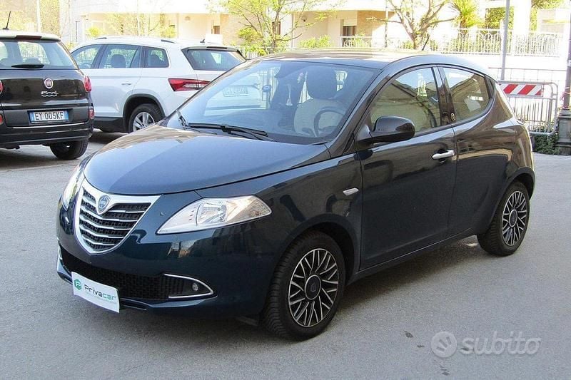 Usata Lancia Ypsilon 69 CV (50 kW) 2015 Verde Utilitaria