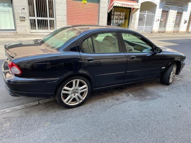 Nero Usata 2005 Jaguar X-type Executive Tre volumi | 8200 € - Immagine 1/4