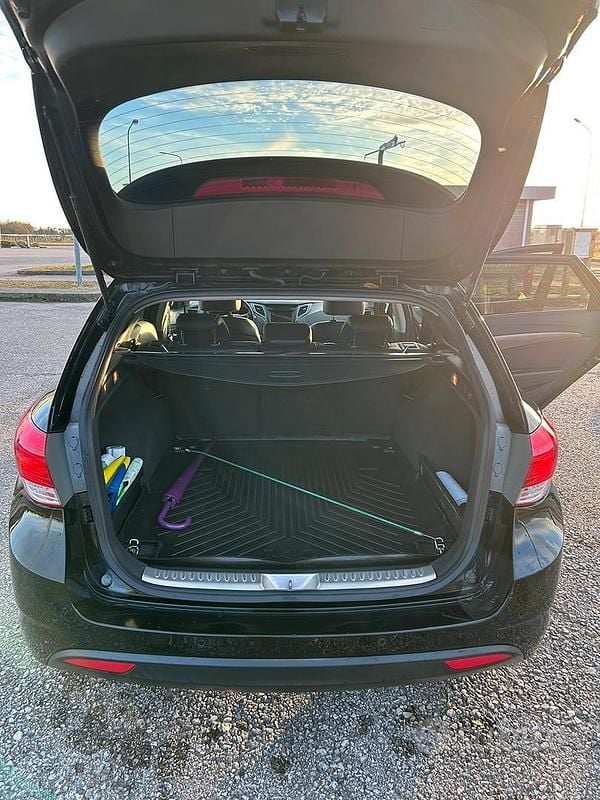 Usata Hyundai i40 136 CV (100 kW) 2012 Nero Station wagon