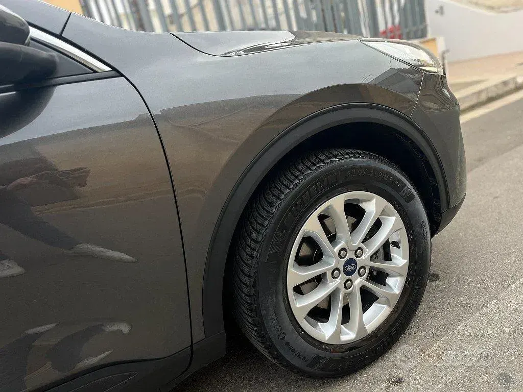 Usata Ford Kuga Titanium 120 CV (88 kW) 2021 Grigio SUV