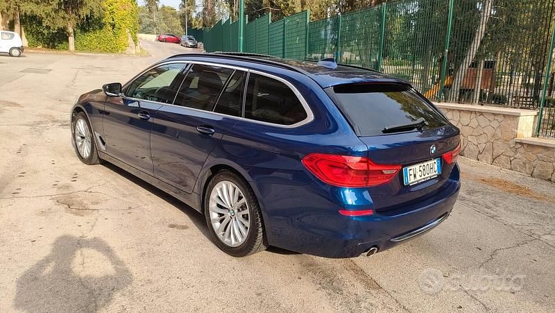 Usata BMW 520 Luxury Line 190 CV (139 kW) 2019 Blu Station wagon