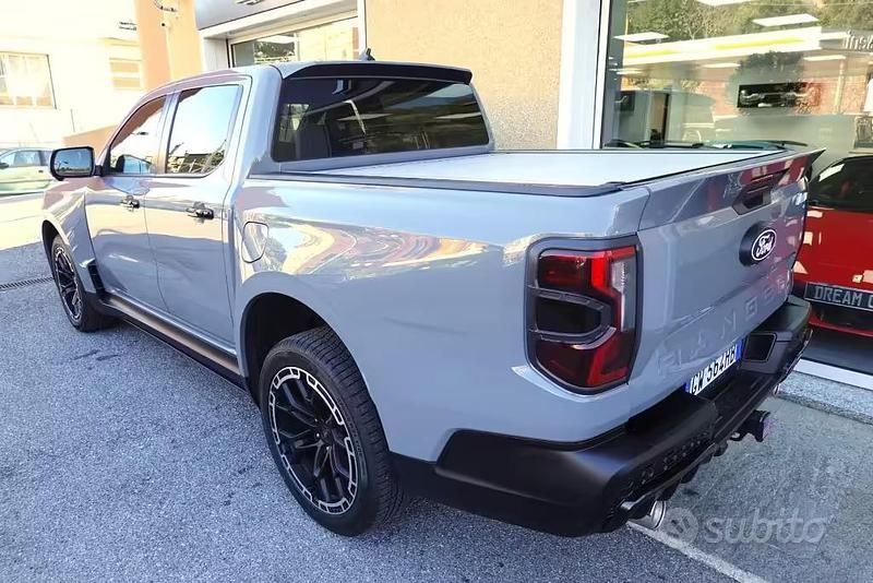 Usata Ford Ranger 240 CV (176 kW) 2024 Grigio pastello Pick-up