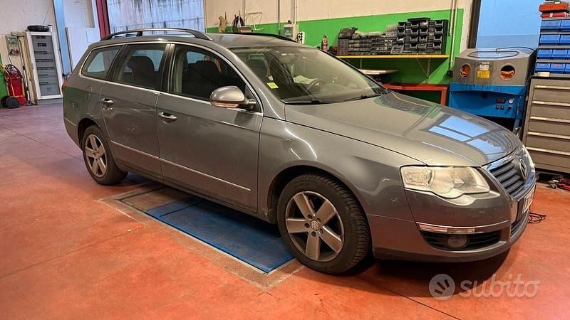 Usata VW Passat 105 CV (77 kW) 2008 Grigio Station wagon