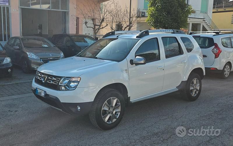 Usata Dacia Duster Lauréate 110 CV (80 kW) 2015 Bianco SUV