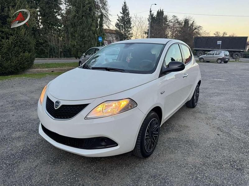 Usata Lancia Ypsilon S 69 CV (50 kW) 2023 Bianco Utilitaria