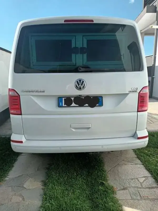 Usata VW Caravelle 150 CV (110 kW) 2016 Bianco Furgone