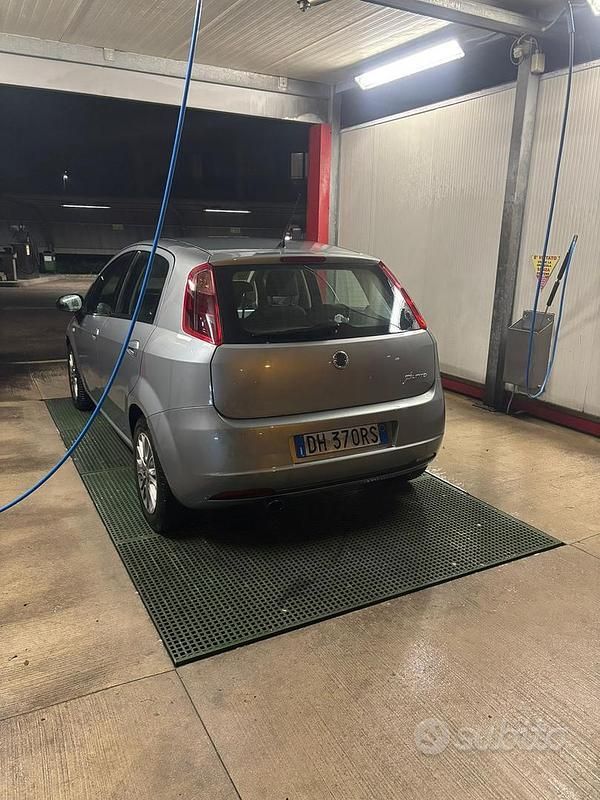 Usata Fiat Punto 90 CV (66 kW) 2007 Grigio Utilitaria