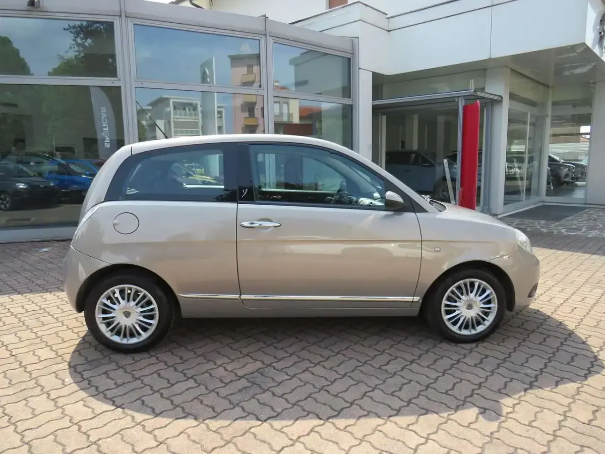Usata Lancia Ypsilon 60 CV (44 kW) 2008 Beige Utilitaria