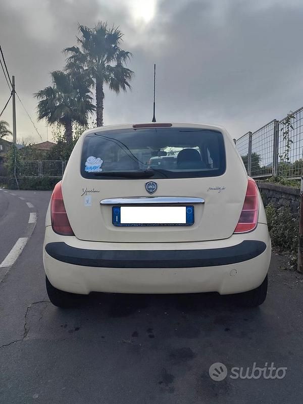 Usata Lancia Ypsilon 70 CV (51 kW) 2003 Utilitaria