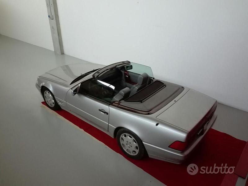 Usata Mercedes SL320 231 CV (169 kW) 1996 Grigio Cabrio