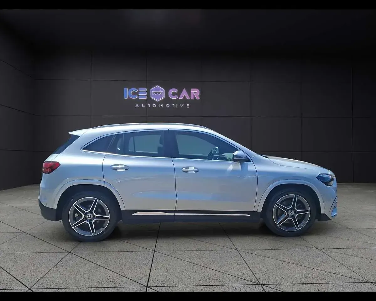 Usata Mercedes GLA200 AMG line 150 CV (110 kW) 2023 Grigio SUV