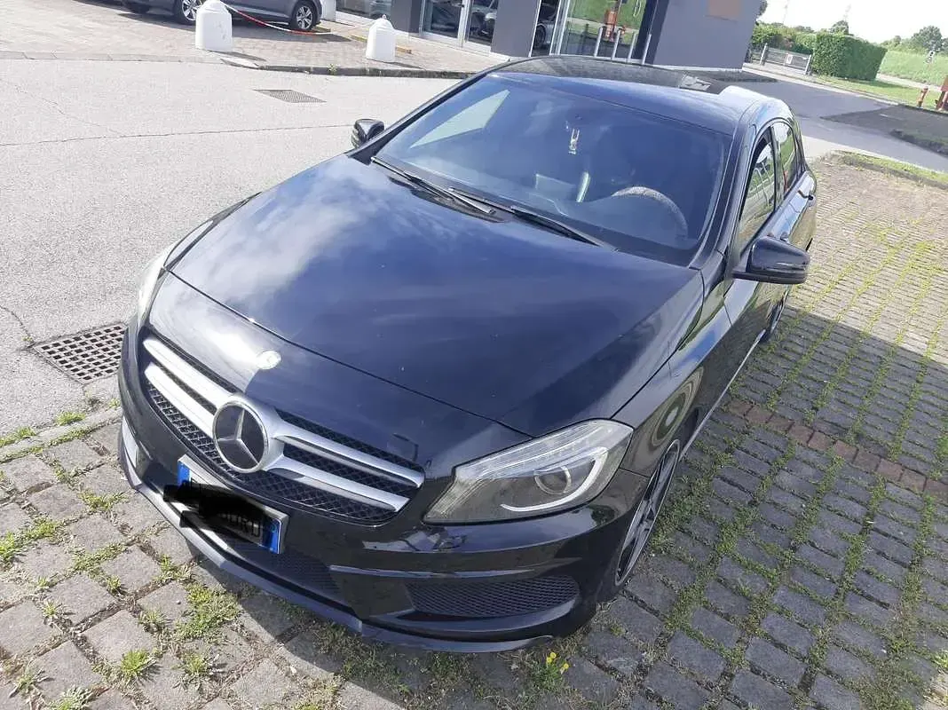 Usata Mercedes A180 Premium 109 CV (80 kW) 2014 Nero Utilitaria