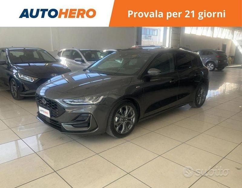 Grigio Usata 2022 Ford Focus ST-Line Tre volumi | 19.099 € (Buon prezzo) - Immagine 1/4