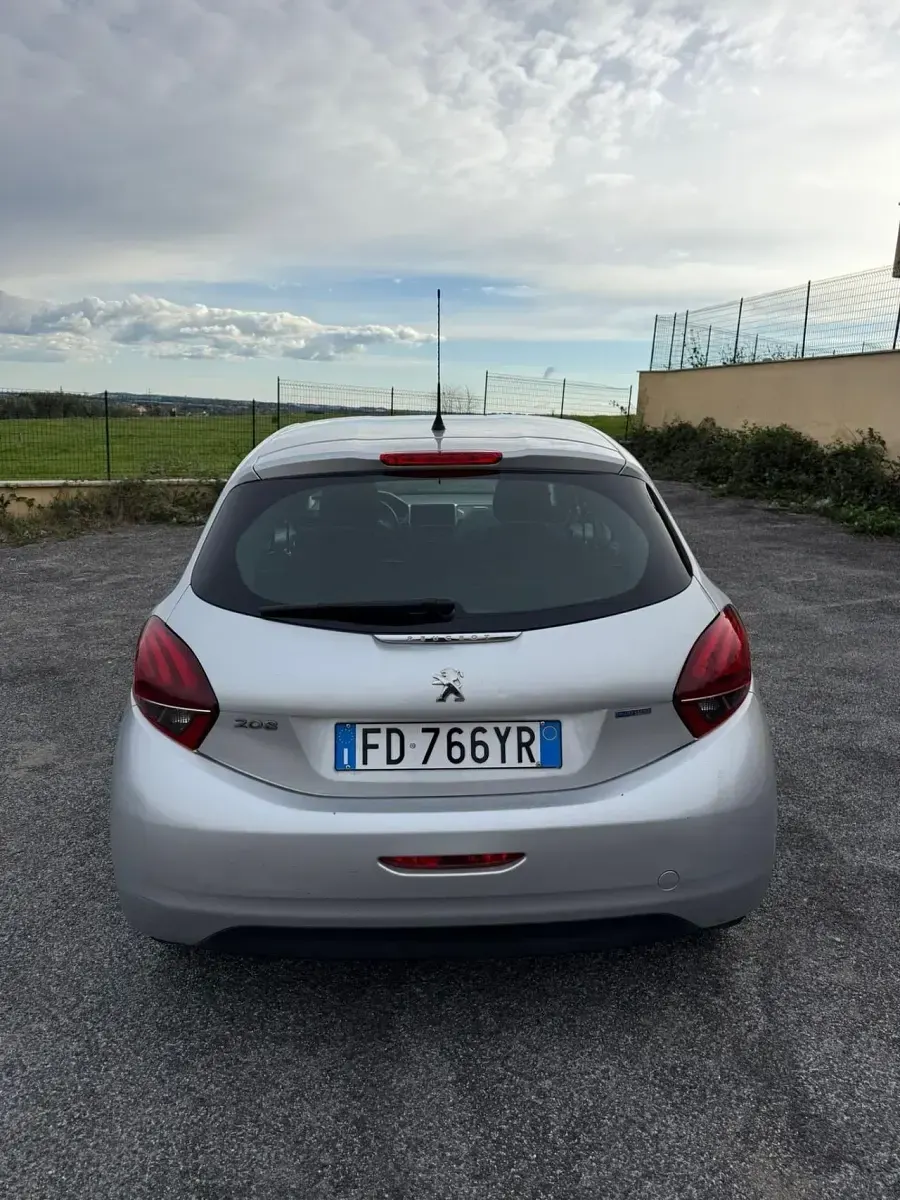 Usata Peugeot 208 Access 82 CV (60 kW) 2017 Argento Utilitaria
