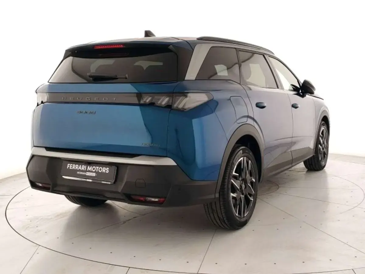 Usata Peugeot 5008 Allure 136 CV (100 kW) 2025 Bianco SUV