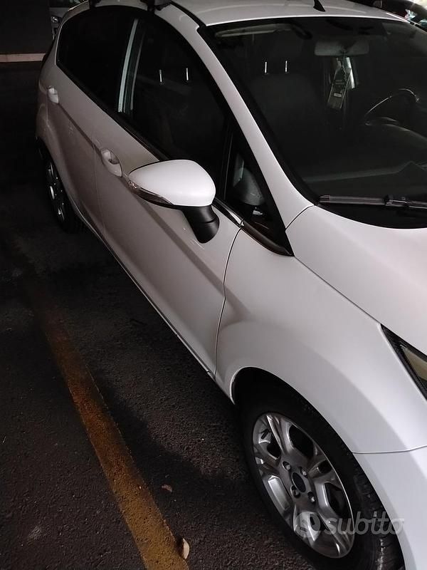 Usata Ford Fiesta Titanium 100 CV (73 kW) 2017 Bianco Utilitaria