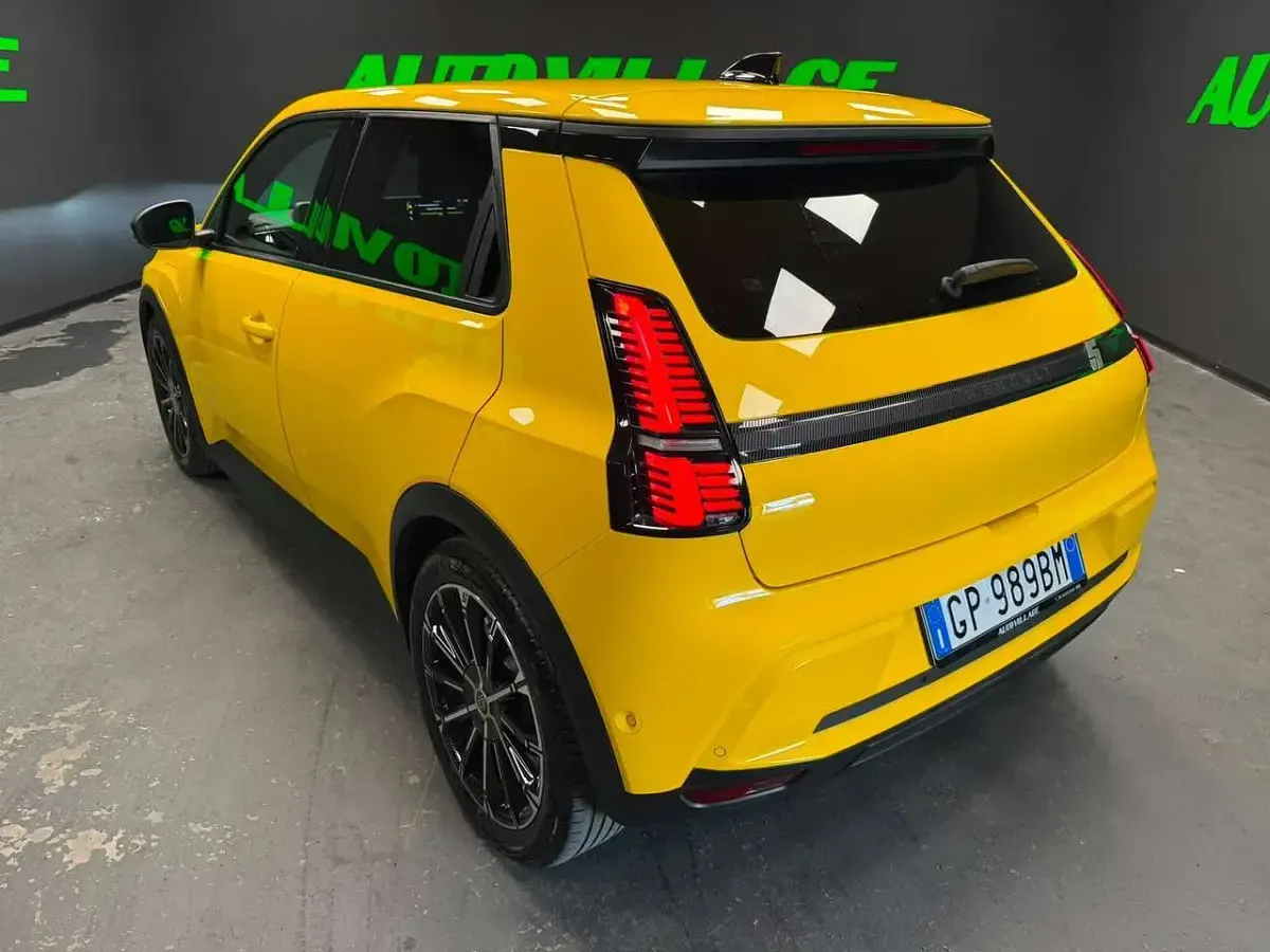 Usata Renault 5 E-Tech Komfort 77 kW (106 CV) 2025 Giallo Berlina