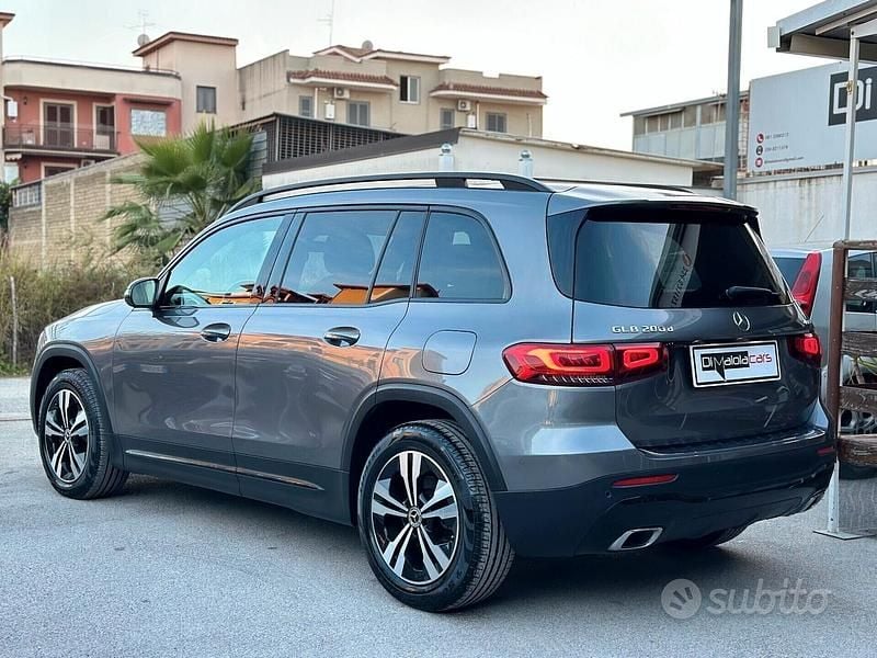 Usata Mercedes GLB200 150 CV (110 kW) 2020 Grigio SUV