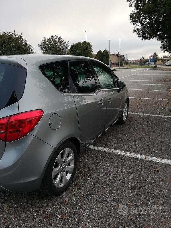 Usata Opel Meriva 120 CV (88 kW) 2012 Monovolume