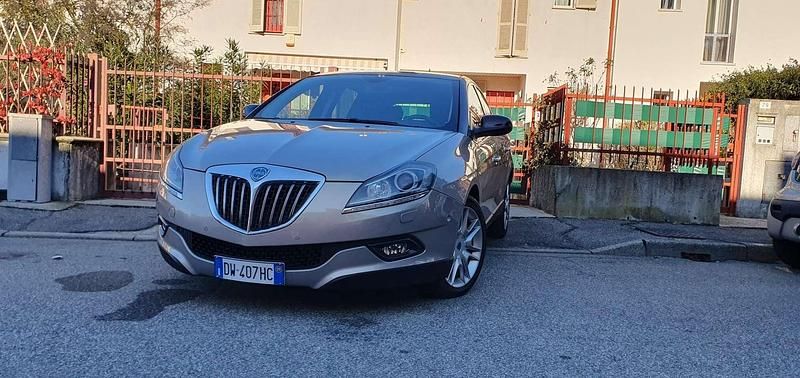 Usata Lancia Delta 200 CV (147 kW) 2009 Utilitaria