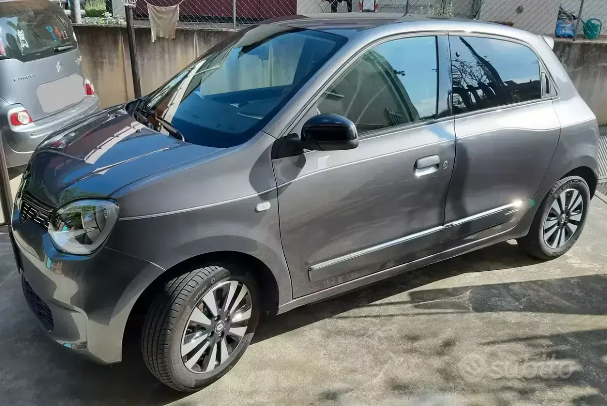 Usata Renault Twingo Techno 30 kW (42 CV) 2022 Utilitaria