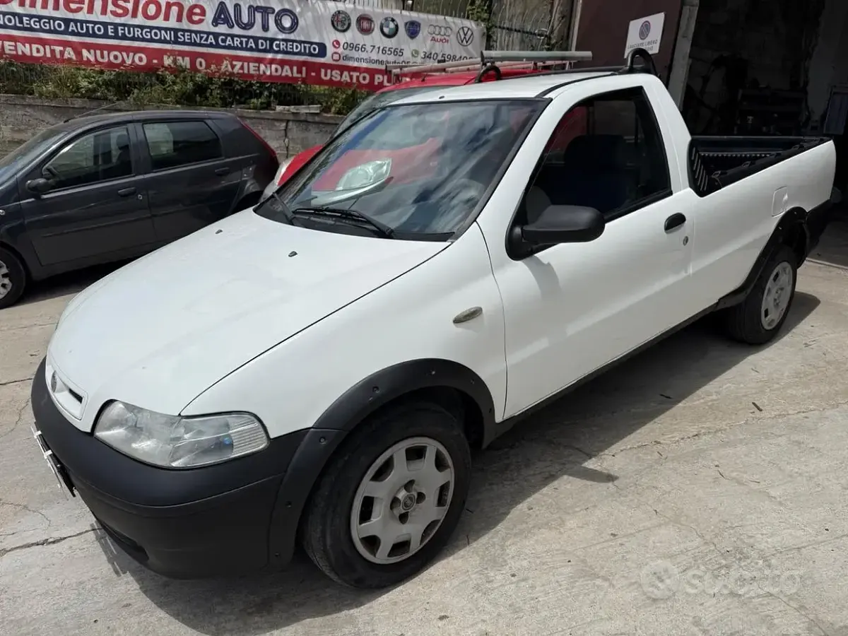 Usata Fiat Strada 63 CV (46 kW) 2003 Bianco Pick-up
