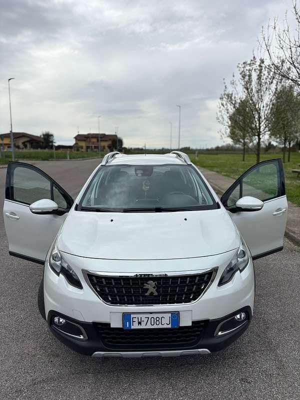 Usata Peugeot 2008 Allure 102 CV (75 kW) 2019 SUV