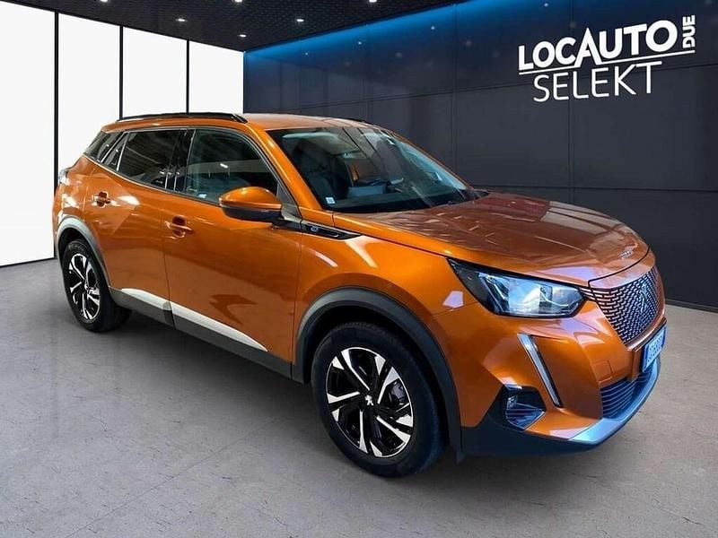 Usata Peugeot e-2008 Allure 100 kW (136 CV) 2021 Arancione SUV