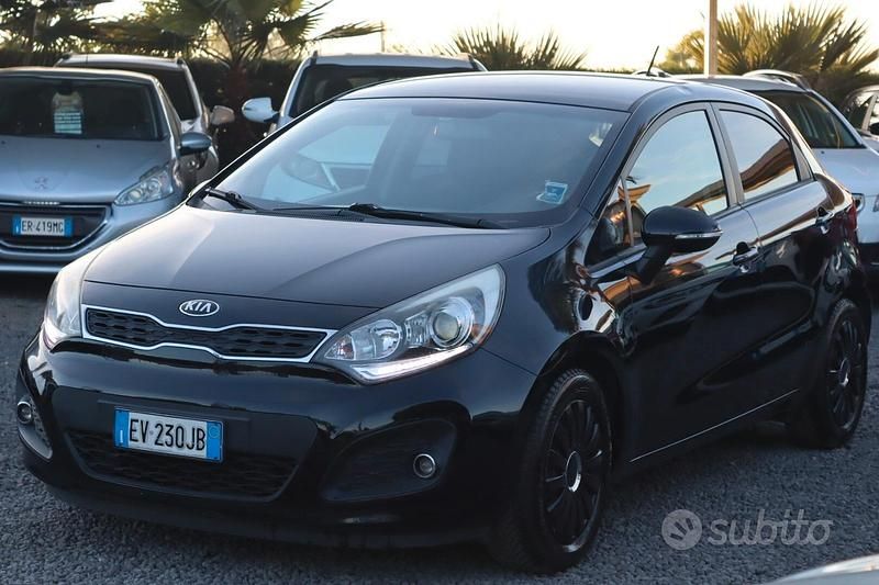 Usata Kia Rio 75 CV (55 kW) 2014 Nero Berlina