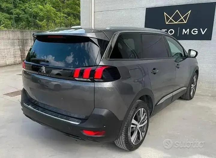 Usata Peugeot 5008 GT 131 CV (96 kW) 2023 Grigio SUV