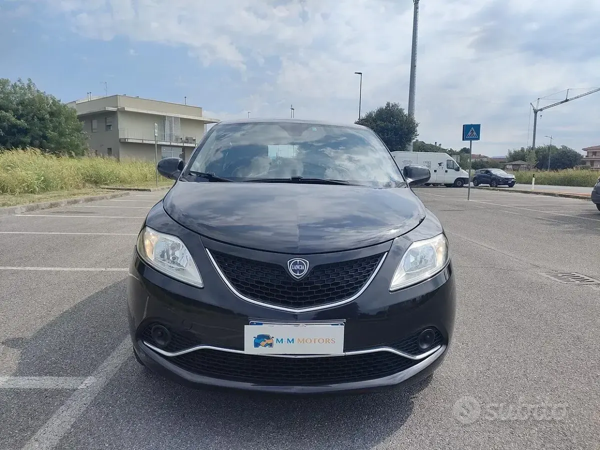 Usata Lancia Ypsilon Gold 69 CV (50 kW) 2016 Nero Utilitaria