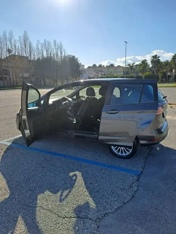 Usata Ford B-MAX Titanium 86 CV (63 kW) 2016 Monovolume
