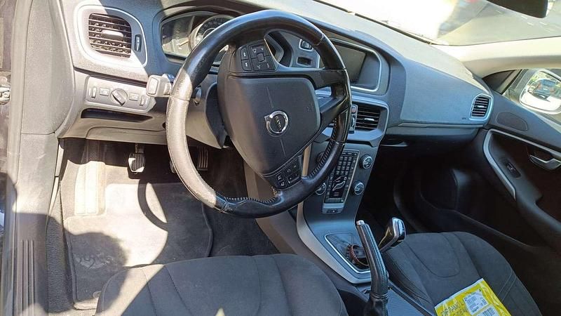 Usata Volvo V40 Kinetic 120 CV (88 kW) 2017 Berlina