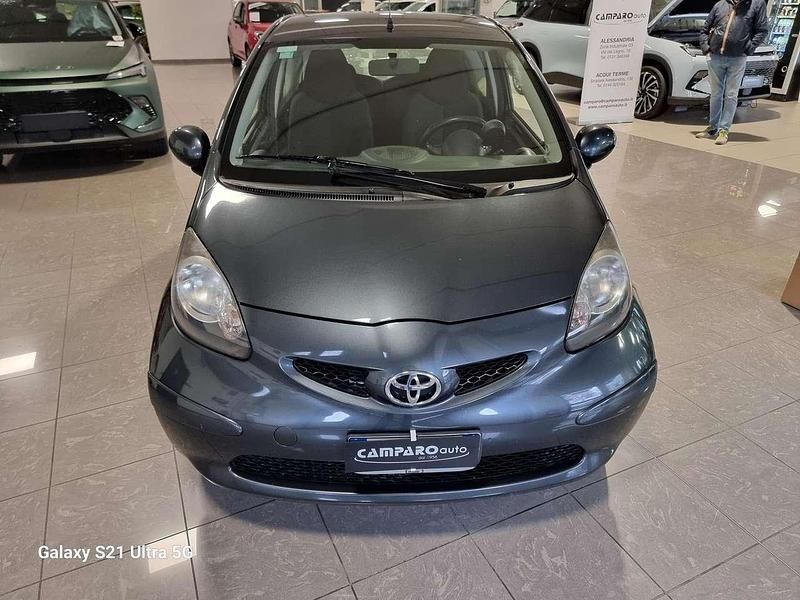 Usata Toyota Aygo Sol 68 CV (50 kW) 2006 Grigio Utilitaria