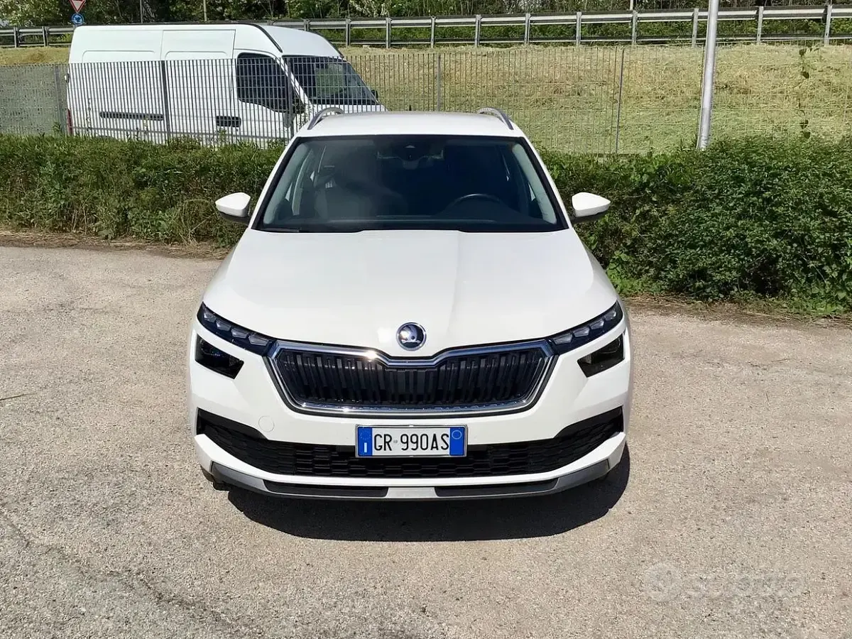 Begagnad Skoda Kamiq Style 110 HK (80 kW) 2023 Vit SUV