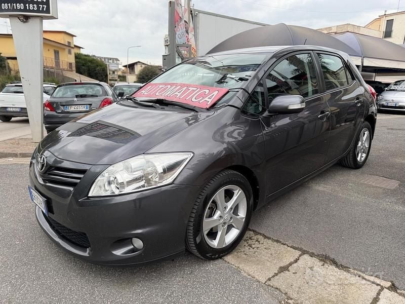 Usata Toyota Auris Active 90 CV (66 kW) 2011 Grigio Utilitaria
